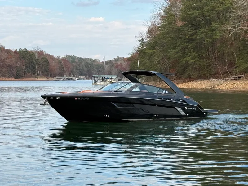 Slide: The Image of Cruisers Yachts 338 CX SB 2022 - 16