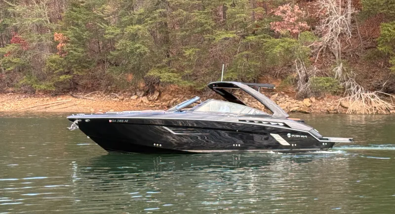 Slide: The Image of Cruisers Yachts 338 CX SB 2022 - 18