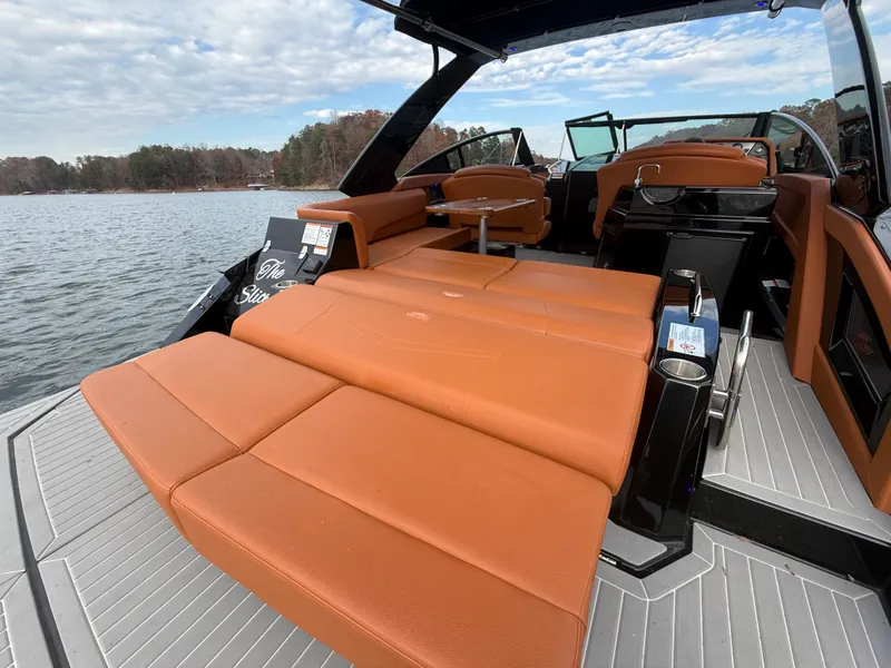 Slide: The Image of Cruisers Yachts 338 CX SB 2022 - 26