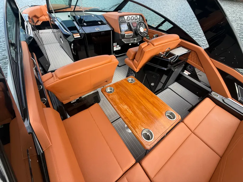 Slide: The Image of Cruisers Yachts 338 CX SB 2022 - 33