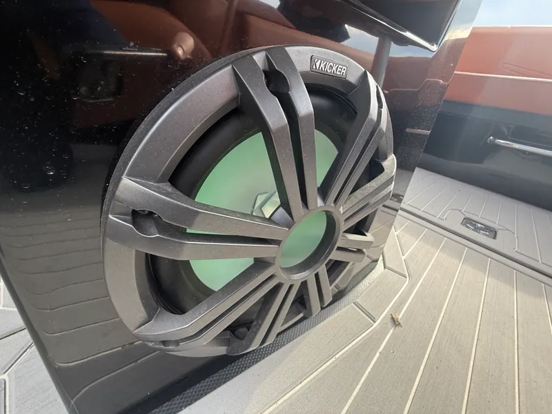 Slide: The Image of Cruisers Yachts 338 CX SB 2022 - 34