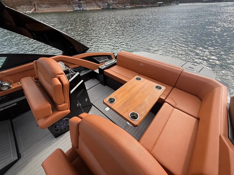 Slide: The Image of Cruisers Yachts 338 CX SB 2022 - 35