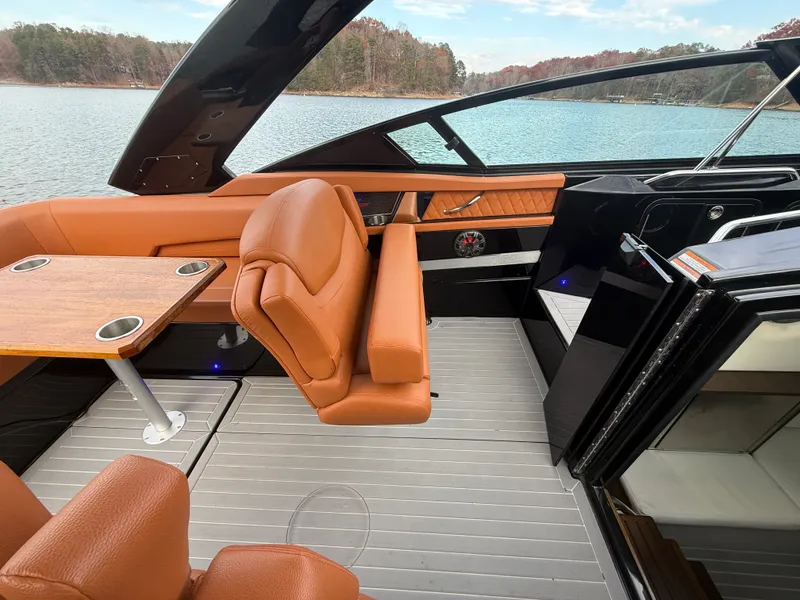 Slide: The Image of Cruisers Yachts 338 CX SB 2022 - 36