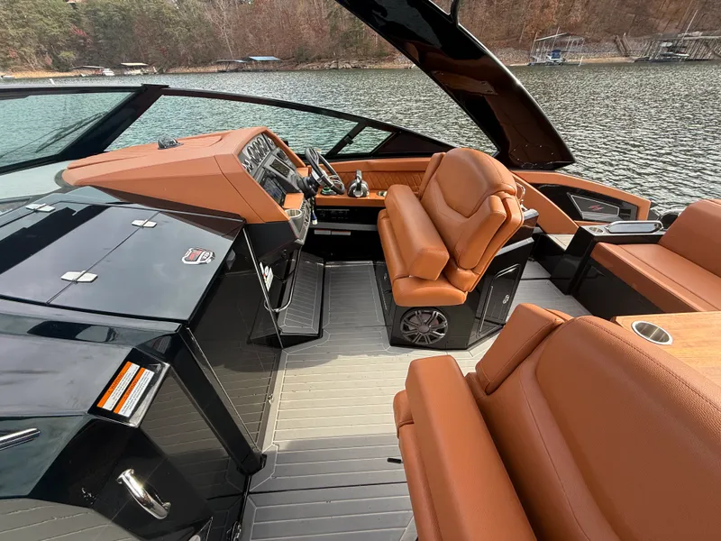 Slide: The Image of Cruisers Yachts 338 CX SB 2022 - 38
