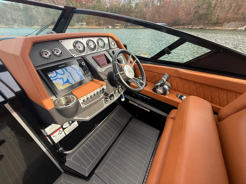 Slide: The Image of Cruisers Yachts 338 CX SB 2022 - 39