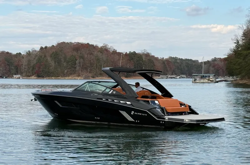 Slide: The Image of Cruisers Yachts 338 CX SB 2022 - 4
