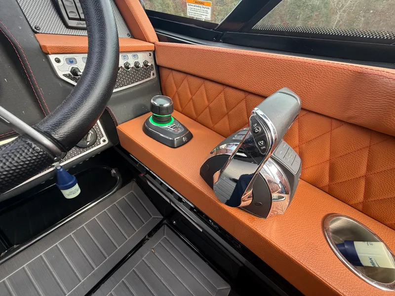 Slide: The Image of Cruisers Yachts 338 CX SB 2022 - 43