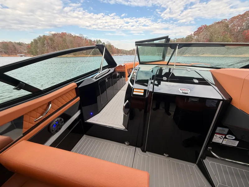 Slide: The Image of Cruisers Yachts 338 CX SB 2022 - 44