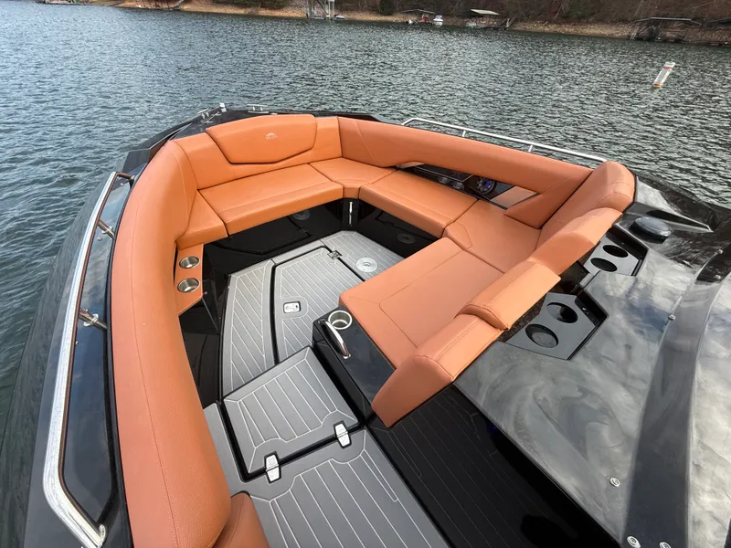 Slide: The Image of Cruisers Yachts 338 CX SB 2022 - 47