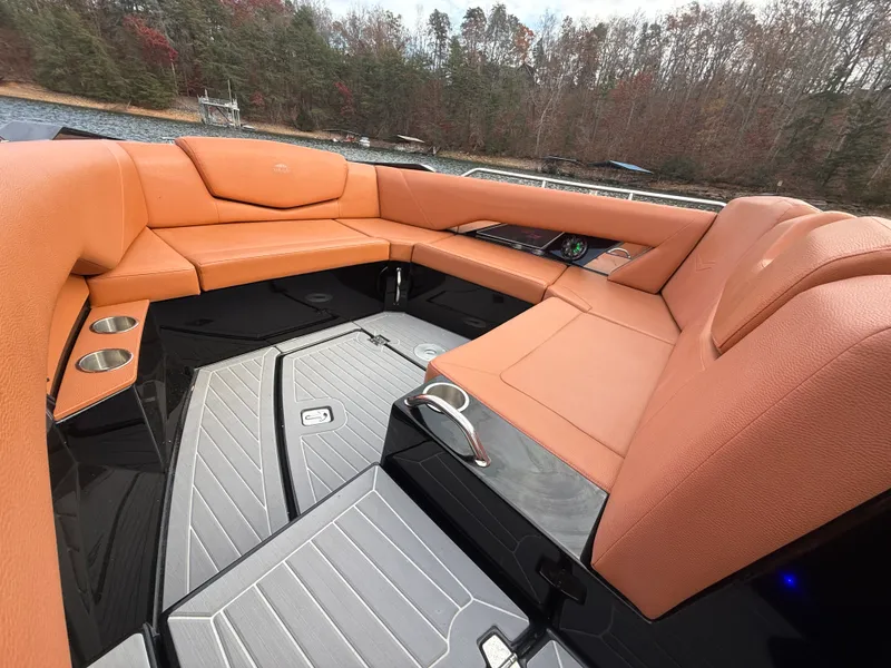 Slide: The Image of Cruisers Yachts 338 CX SB 2022 - 48