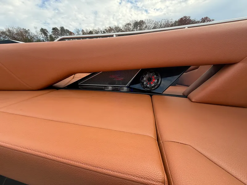 Slide: The Image of Cruisers Yachts 338 CX SB 2022 - 53