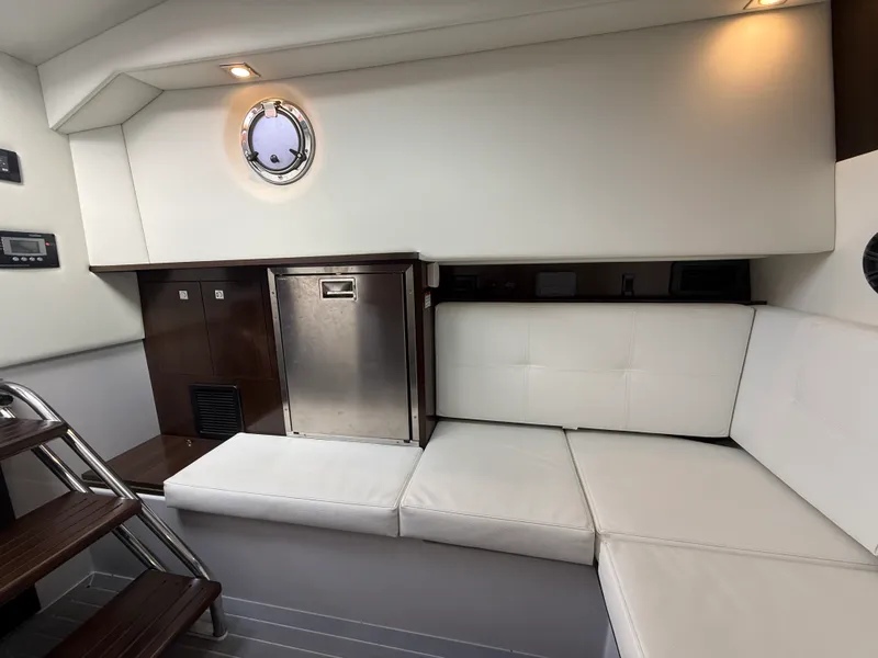 Slide: The Image of Cruisers Yachts 338 CX SB 2022 - 61