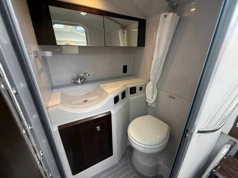 Slide: The Image of Cruisers Yachts 338 CX SB 2022 - 62