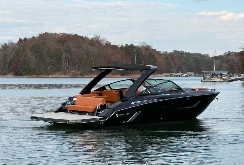 Slide: The Image of Cruisers Yachts 338 CX SB 2022 - 9