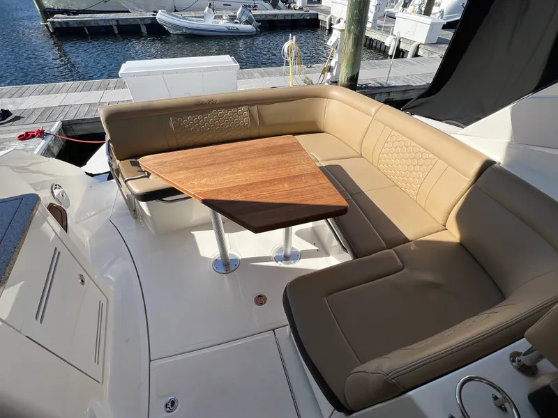 Slide: The Image of Sea Ray 350 SUNDANCER 2018 - 17