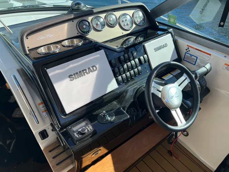 Slide: The Image of Sea Ray 350 SUNDANCER 2018 - 25