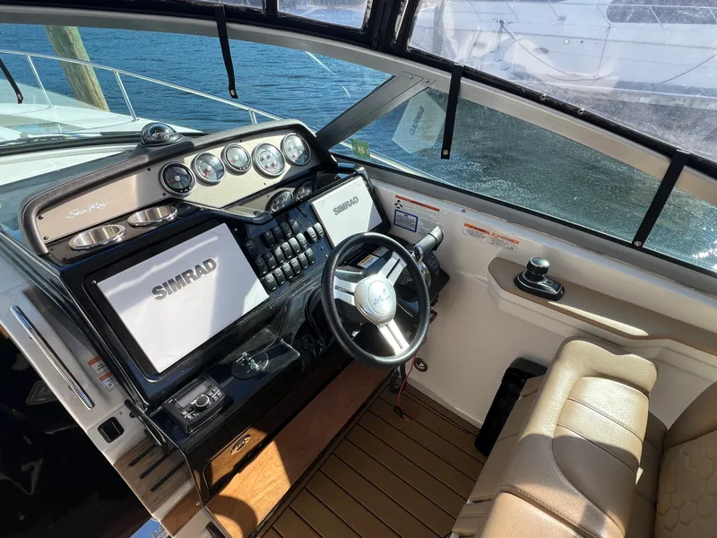 Slide: The Image of Sea Ray 350 SUNDANCER 2018 - 26