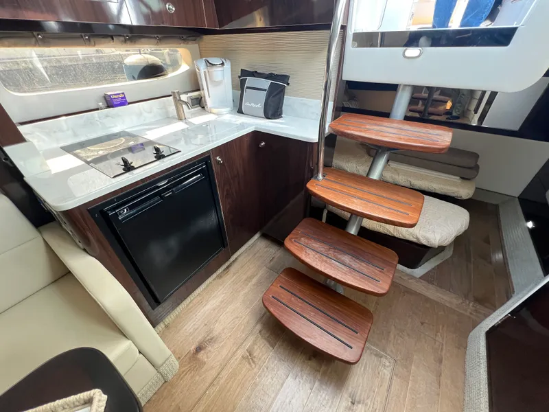 Slide: The Image of Sea Ray 350 SUNDANCER 2018 - 33