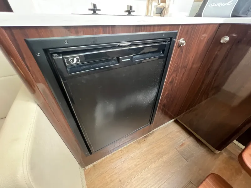 Slide: The Image of Sea Ray 350 SUNDANCER 2018 - 43