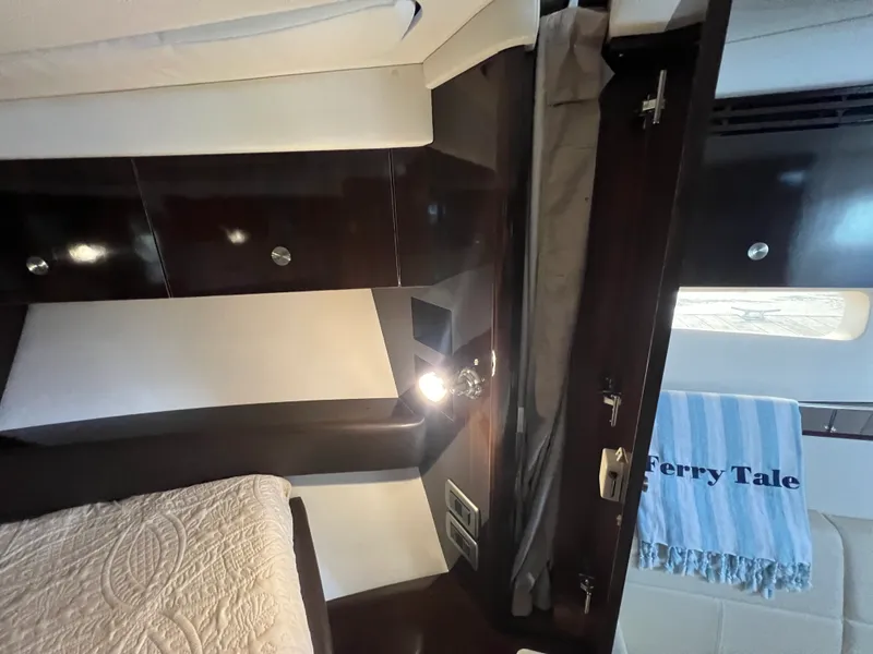 Slide: The Image of Sea Ray 350 SUNDANCER 2018 - 47