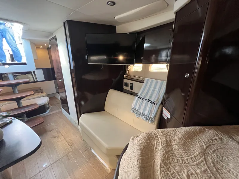 Slide: The Image of Sea Ray 350 SUNDANCER 2018 - 48