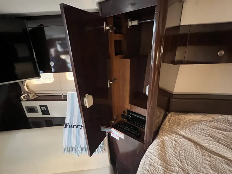 Slide: The Image of Sea Ray 350 SUNDANCER 2018 - 49