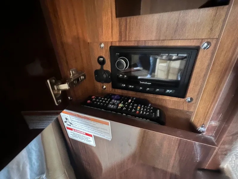 Slide: The Image of Sea Ray 350 SUNDANCER 2018 - 50