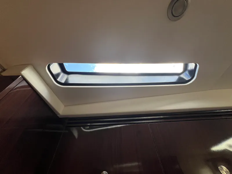 Slide: The Image of Sea Ray 350 SUNDANCER 2018 - 53