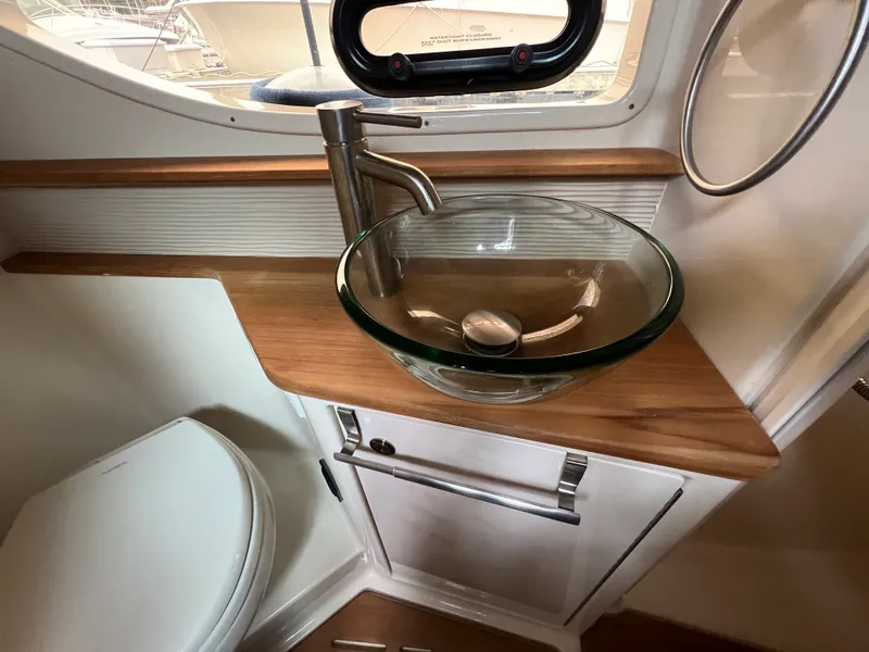 Slide: The Image of Sea Ray 350 SUNDANCER 2018 - 58