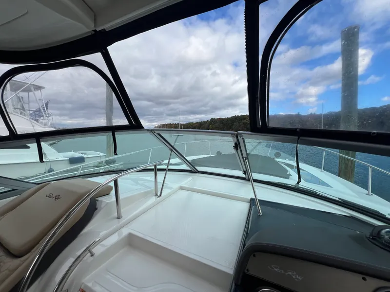 Slide: The Image of Sea Ray 350 SUNDANCER 2018 - 61