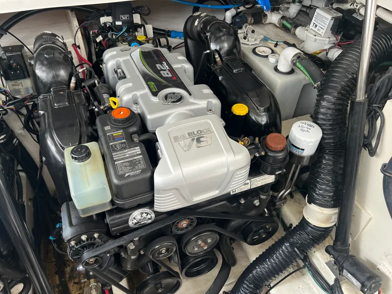 Slide: The Image of Sea Ray 350 SUNDANCER 2018 - 70