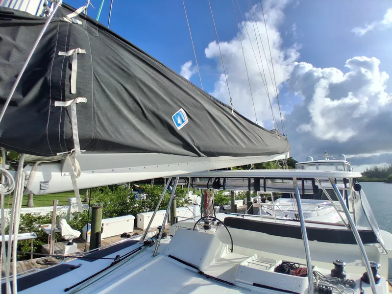 Slide: The Image of Lagoon 450 F 2019 - 15