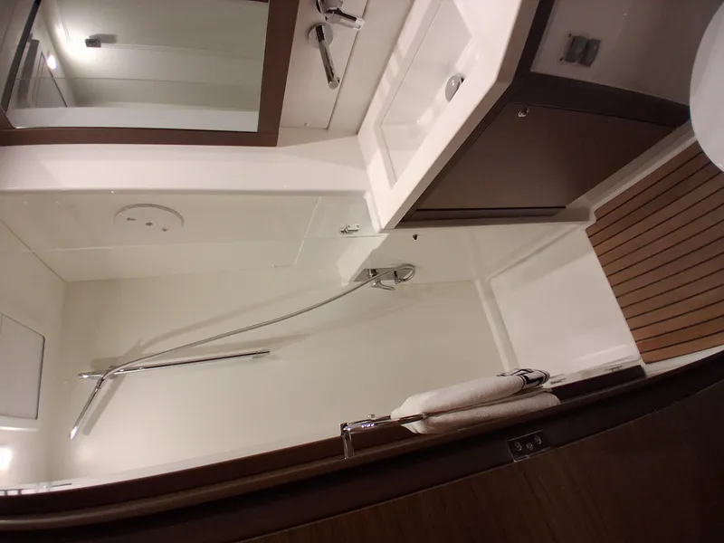 Slide: The Image of Lagoon 450 F 2019 - 19