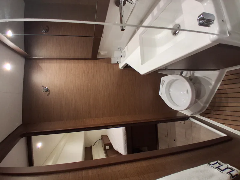 Slide: The Image of Lagoon 450 F 2019 - 24