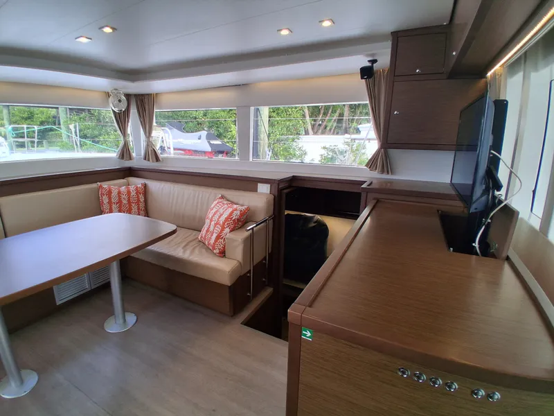 Slide: The Image of Lagoon 450 F 2019 - 27