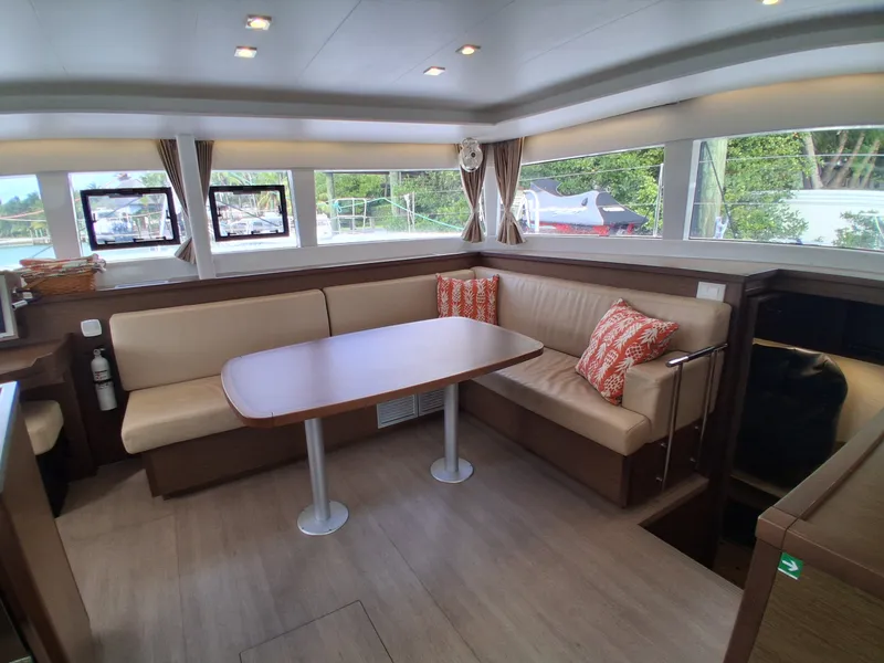 Slide: The Image of Lagoon 450 F 2019 - 28