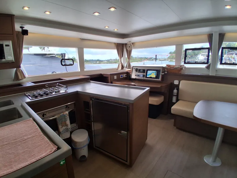 Slide: The Image of Lagoon 450 F 2019 - 29