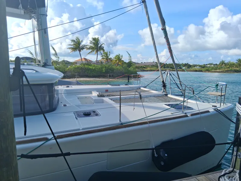 Slide: The Image of Lagoon 450 F 2019 - 3