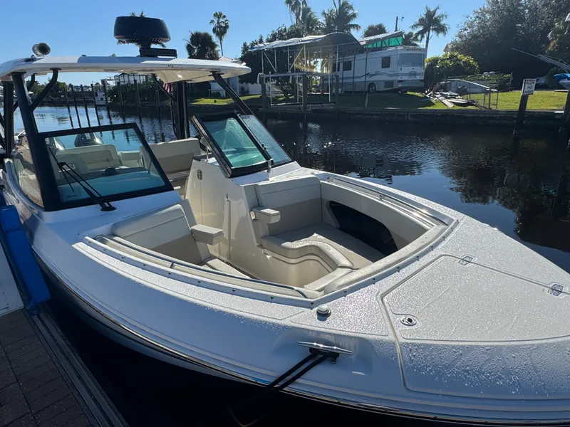 Slide: The Image of Boston Whaler 280 VANTAGE 2022 - 12