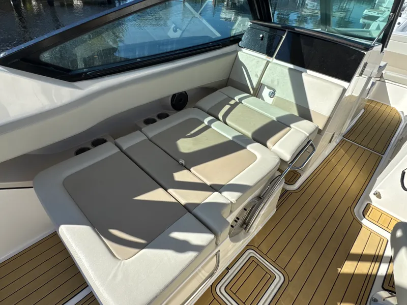 Slide: The Image of Boston Whaler 280 VANTAGE 2022 - 18