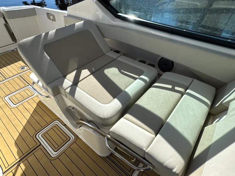Slide: The Image of Boston Whaler 280 VANTAGE 2022 - 19