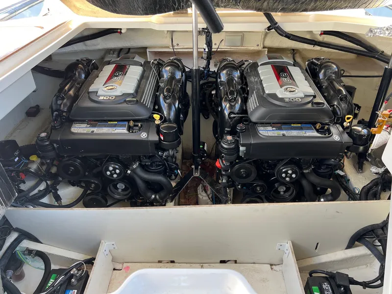 Slide: The Image of Sea Ray SLX 350 2017 - 10