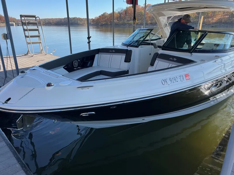 Slide: The Image of Sea Ray SLX 350 2017 - 2