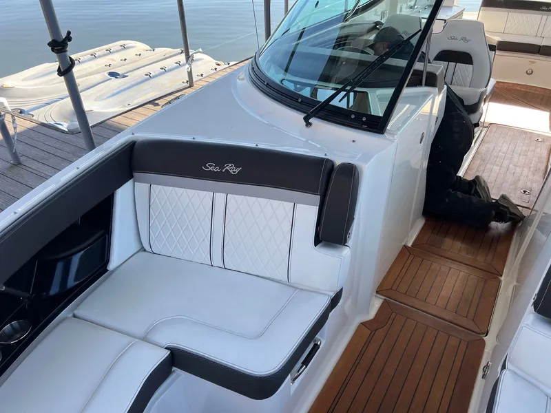 Slide: The Image of Sea Ray SLX 350 2017 - 8