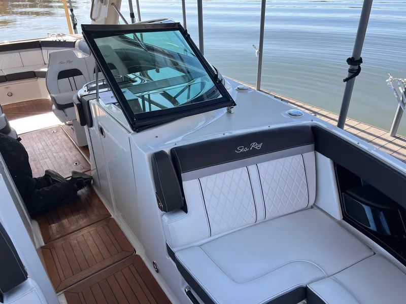 Slide: The Image of Sea Ray SLX 350 2017 - 9