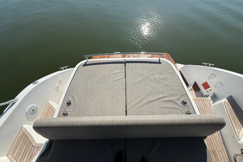 Slide: The Image of Azimut Atlantis 43 2019 - 17