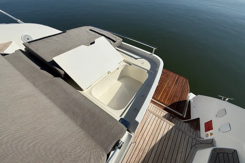 Slide: The Image of Azimut Atlantis 43 2019 - 21