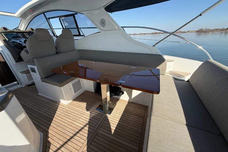 Slide: The Image of Azimut Atlantis 43 2019 - 25