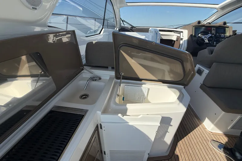 Slide: The Image of Azimut Atlantis 43 2019 - 31