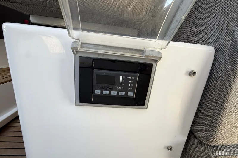 Slide: The Image of Azimut Atlantis 43 2019 - 38